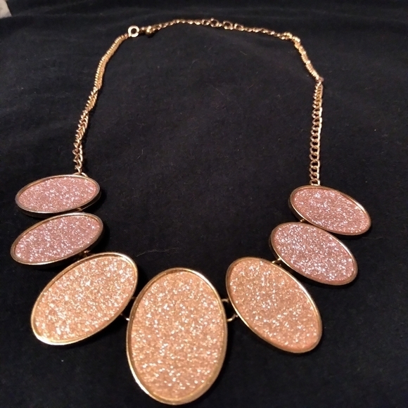 Geometric sandstone/glitter necklaces - Picture 4 of 8